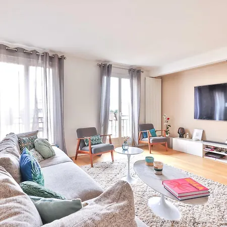 Modern Near The Eiffel Tower